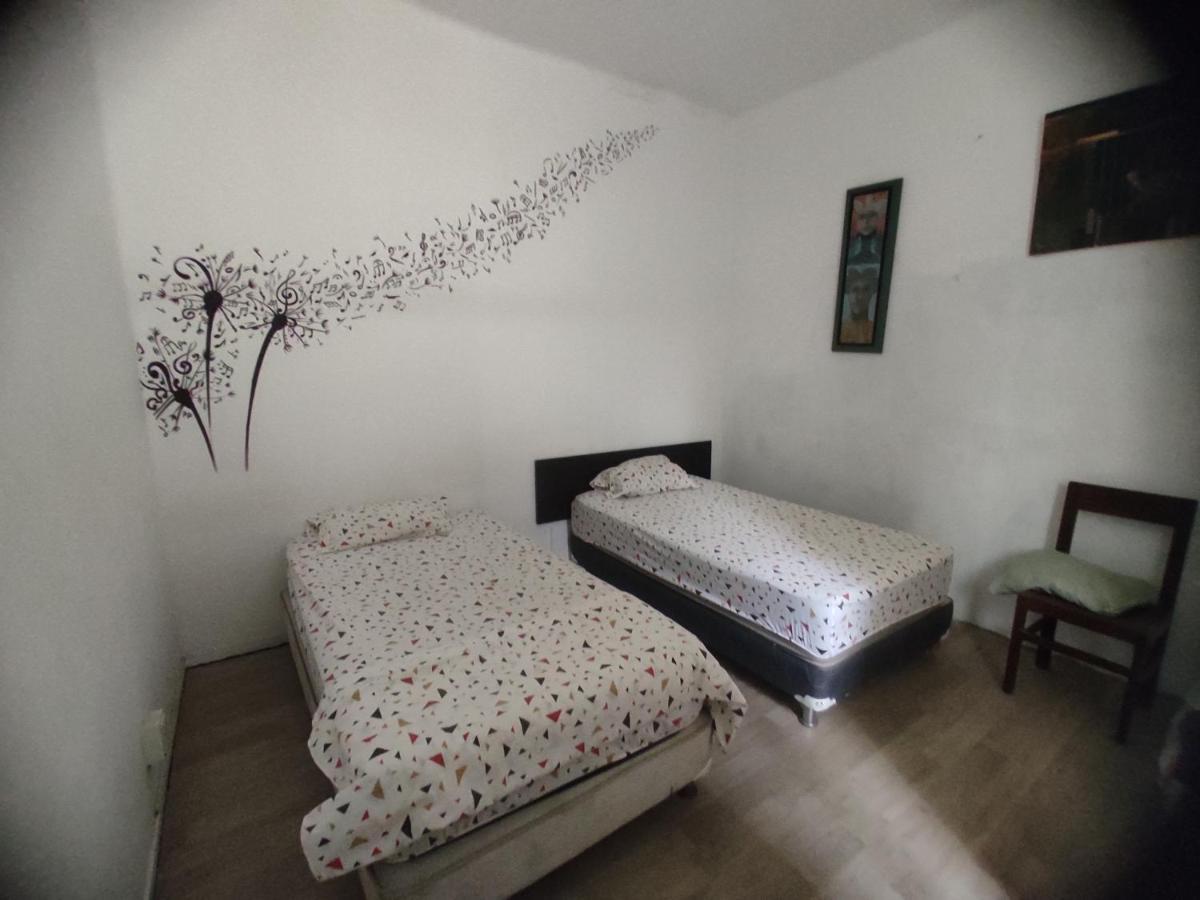 717 Pizarro Guesthouse Trujillo Exterior photo